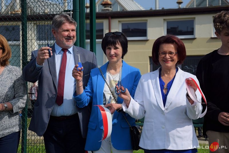 Uroczyste oddanie do użytku boiska wielofunkcyjnego przy jasielskim "Chemiku"