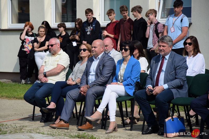 Uroczyste oddanie do użytku boiska wielofunkcyjnego przy jasielskim "Chemiku"