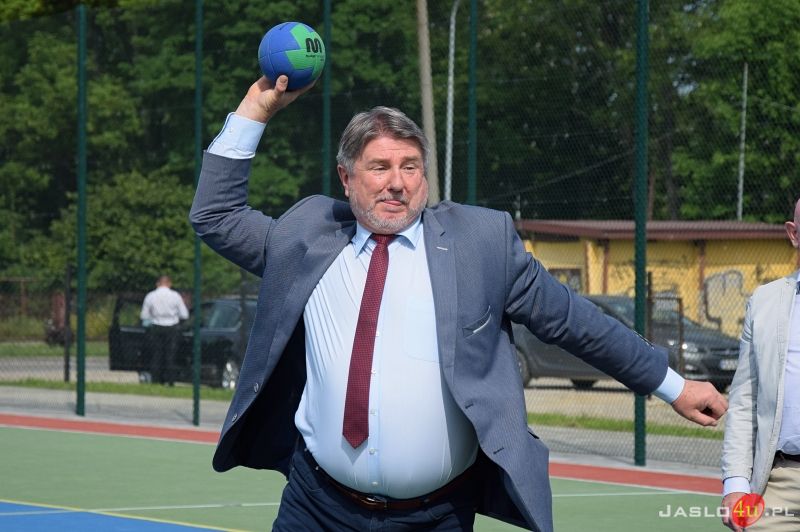 Uroczyste oddanie do użytku boiska wielofunkcyjnego przy jasielskim "Chemiku"