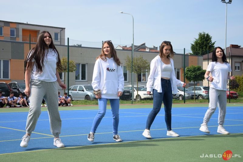 Uroczyste oddanie do użytku boiska wielofunkcyjnego przy jasielskim "Chemiku"