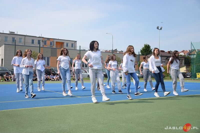 Uroczyste oddanie do użytku boiska wielofunkcyjnego przy jasielskim "Chemiku"