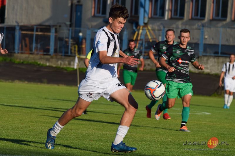 Mecz JKS Czarni 1910 Jasło - GKS Górnik Grabownica 1:0