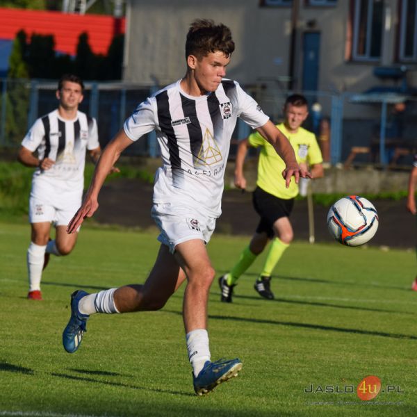 Mecz JKS Czarni 1910 Jasło - GKS Górnik Grabownica 1:0