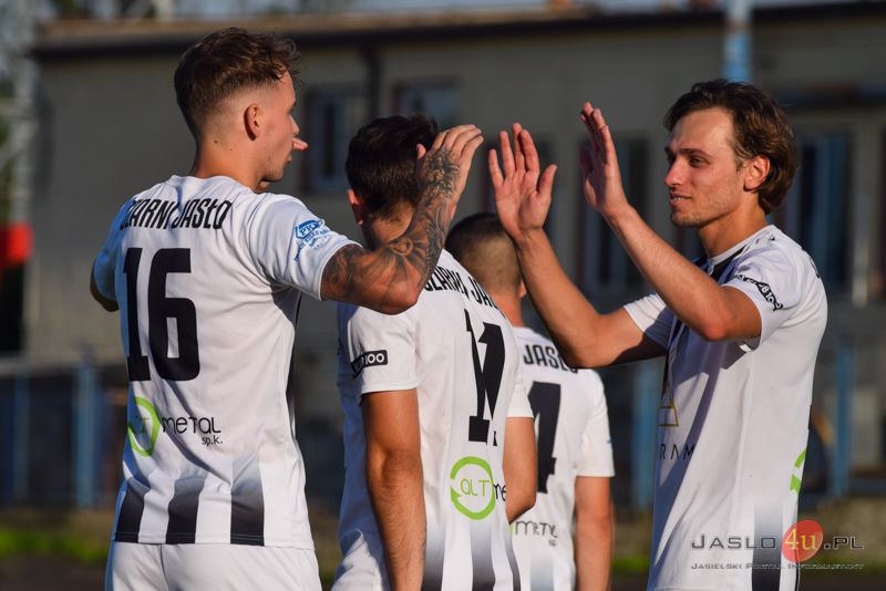 Mecz JKS Czarni 1910 Jasło - GKS Górnik Grabownica 1:0