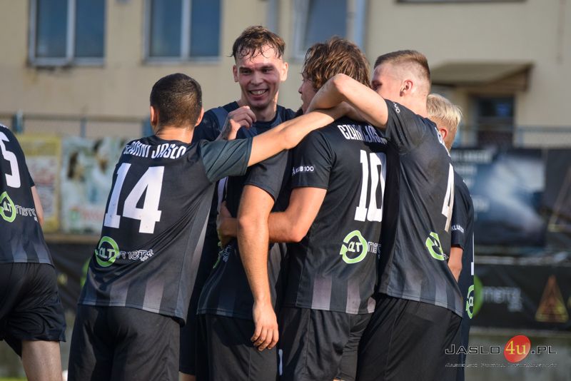 Mecz JKS Czarni 1910 Jasło - Partyzant Targowiska 3:2