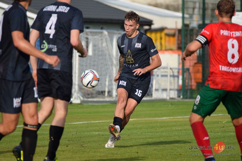 Mecz JKS Czarni 1910 Jasło - Partyzant Targowiska 3:2