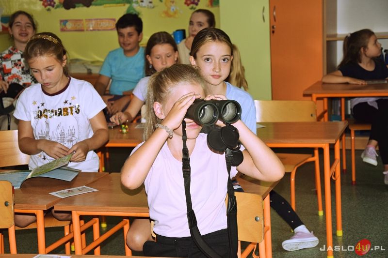 Spotkanie kolonistów z kolejarzem i strażnikami ochrony kolei