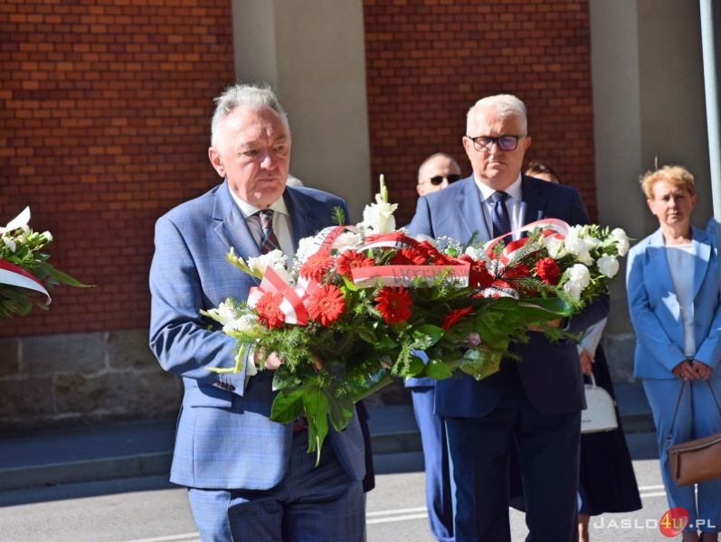 Światowy Dzień Sybiraka. Jasielskie obchody pod Pomnikiem Golgota Wschodu