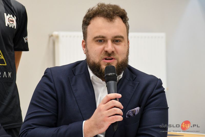 Zawarcie umowy sponsorskiej pomiędzy klubem JKS Czarni 1910 Jasło a PZU S.A.