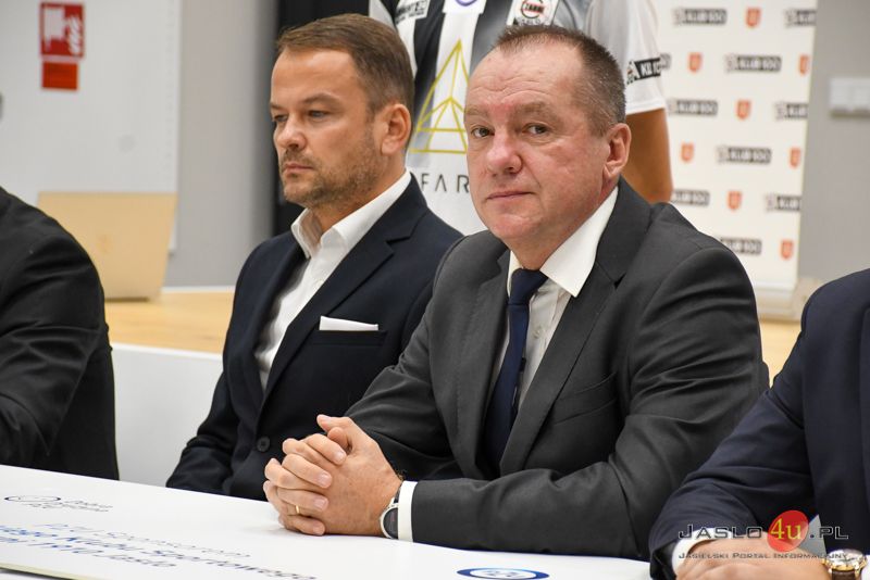 Zawarcie umowy sponsorskiej pomiędzy klubem JKS Czarni 1910 Jasło a PZU S.A.