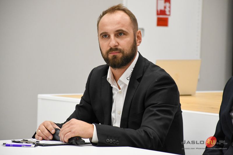 Zawarcie umowy sponsorskiej pomiędzy klubem JKS Czarni 1910 Jasło a PZU S.A.