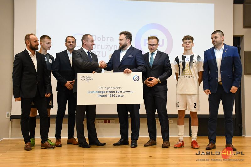 Zawarcie umowy sponsorskiej pomiędzy klubem JKS Czarni 1910 Jasło a PZU S.A.
