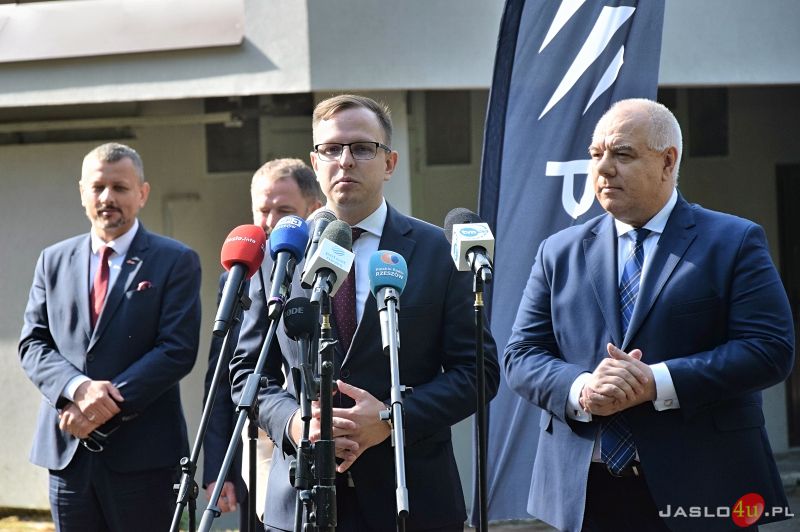 Minister Jacek Sasin odwiedził Zakład Produkcji Specjalnej w Gamracie