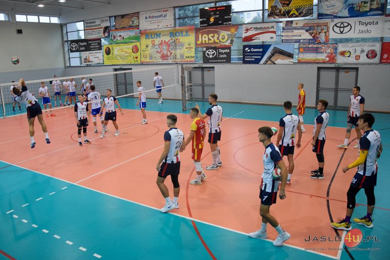 MKS "GAMRAT-MOSiR" Jasło - KS Karpaty Krosno (1:3)