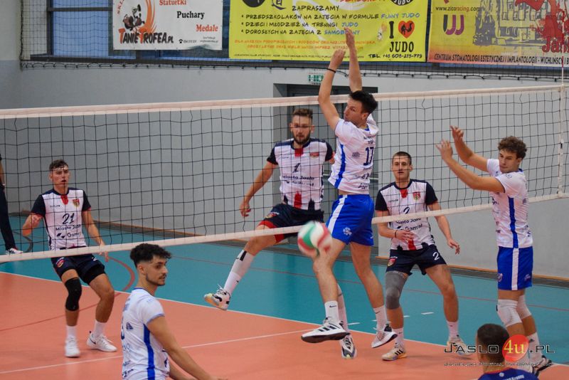 MKS "GAMRAT-MOSiR" Jasło - KS Karpaty Krosno (1:3)
