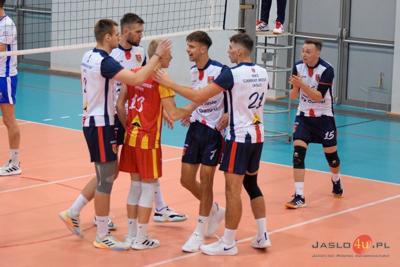 MKS "GAMRAT-MOSiR" Jasło - KS Karpaty Krosno (1:3)