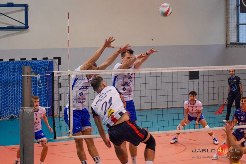 MKS "GAMRAT-MOSiR" Jasło - KS Karpaty Krosno (1:3)