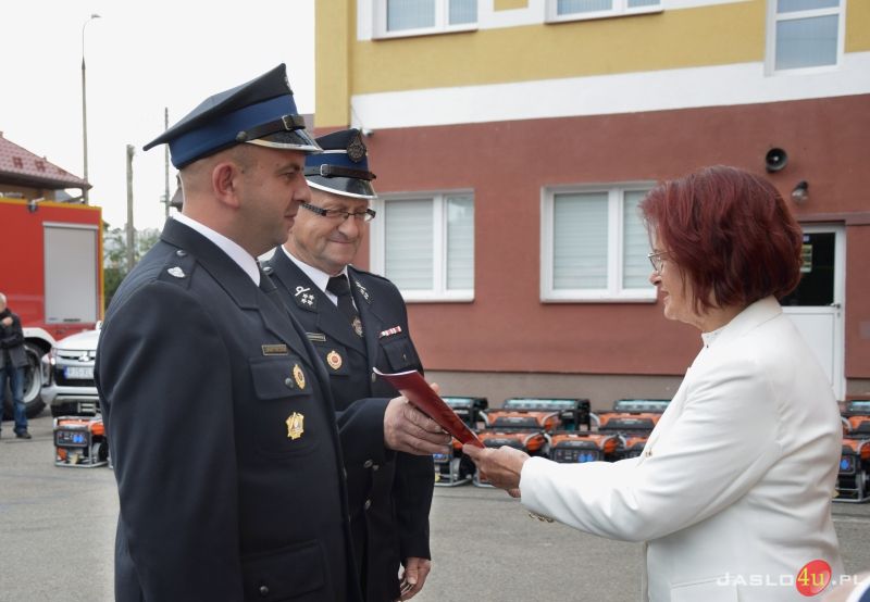 Strażacy ochotnicy z trzech powiatów otrzymali agregaty prądotwórcze