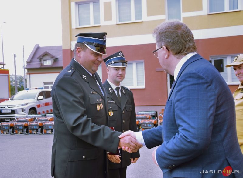 Strażacy ochotnicy z trzech powiatów otrzymali agregaty prądotwórcze