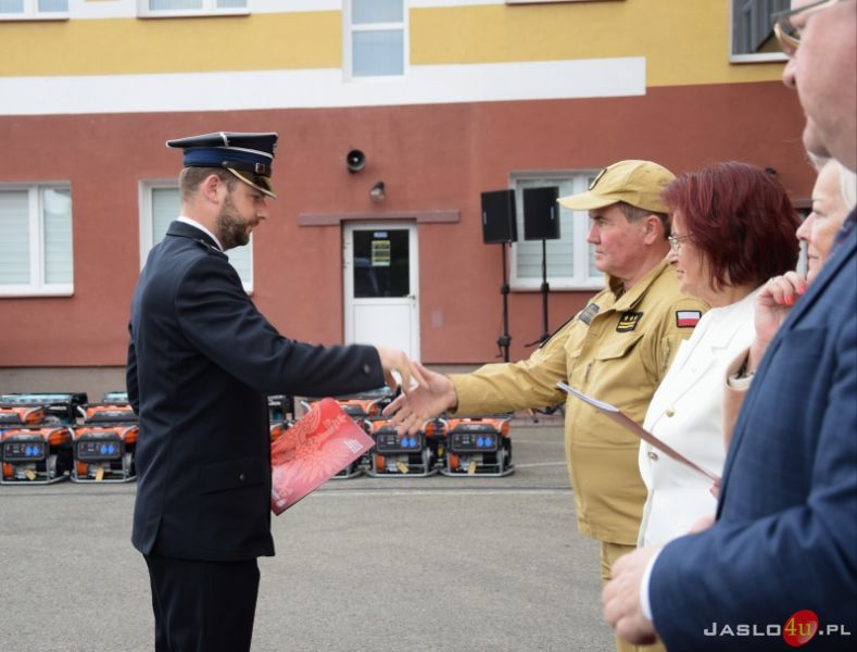 Strażacy ochotnicy z trzech powiatów otrzymali agregaty prądotwórcze
