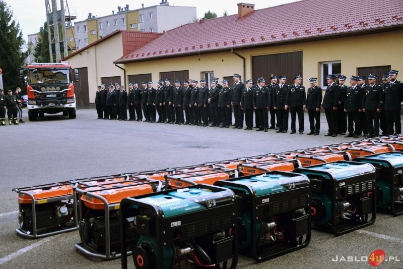 Strażacy ochotnicy z trzech powiatów otrzymali agregaty prądotwórcze