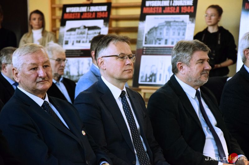 Wystawa „Wysiedlenie i zburzenie miasta Jasła w 1944 roku" w II LO w Jaśle