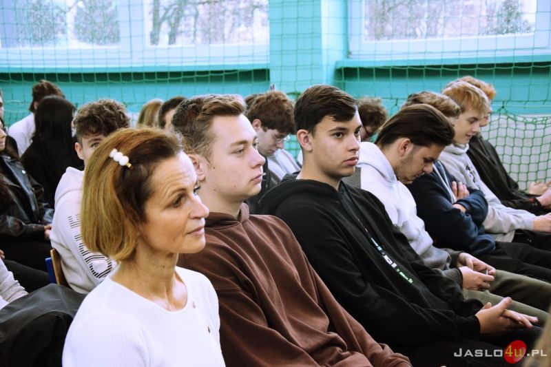Dzień Pamięci Ofiar Stanu Wojennego w ZSB w Jaśle
