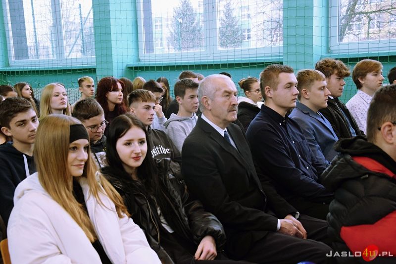 Dzień Pamięci Ofiar Stanu Wojennego w ZSB w Jaśle