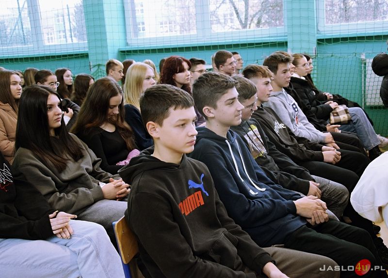 Dzień Pamięci Ofiar Stanu Wojennego w ZSB w Jaśle