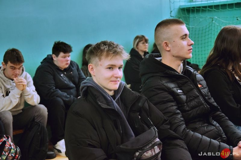 Dzień Pamięci Ofiar Stanu Wojennego w ZSB w Jaśle