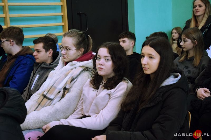 Dzień Pamięci Ofiar Stanu Wojennego w ZSB w Jaśle