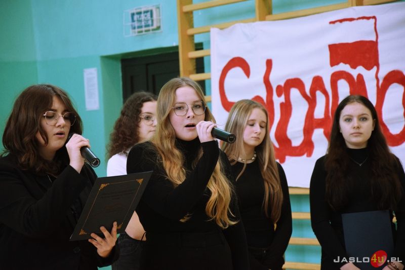 Dzień Pamięci Ofiar Stanu Wojennego w ZSB w Jaśle