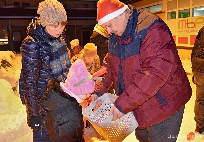 Święty Mikołaj odwiedził dzieci na osiedlu Krasińskiego-Szopena