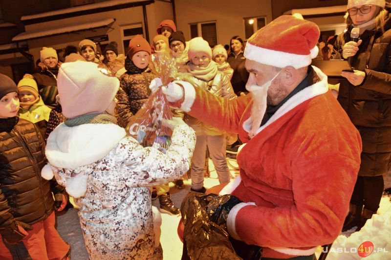 Święty Mikołaj odwiedził dzieci na osiedlu Krasińskiego-Szopena