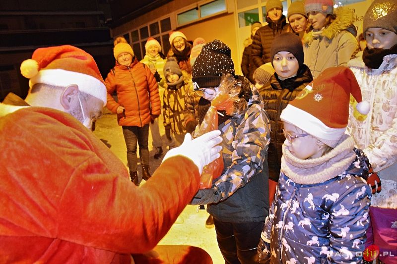 Święty Mikołaj odwiedził dzieci na osiedlu Krasińskiego-Szopena