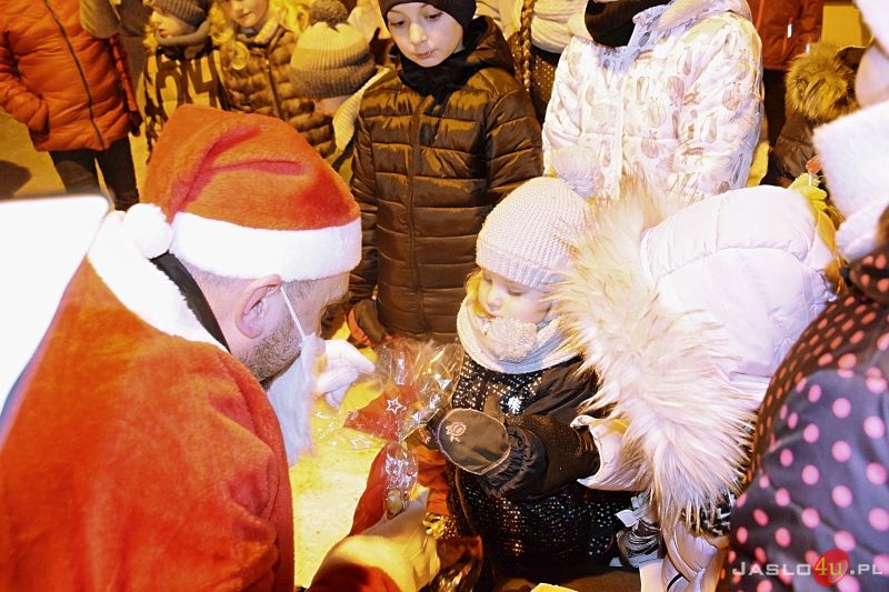 Święty Mikołaj odwiedził dzieci na osiedlu Krasińskiego-Szopena