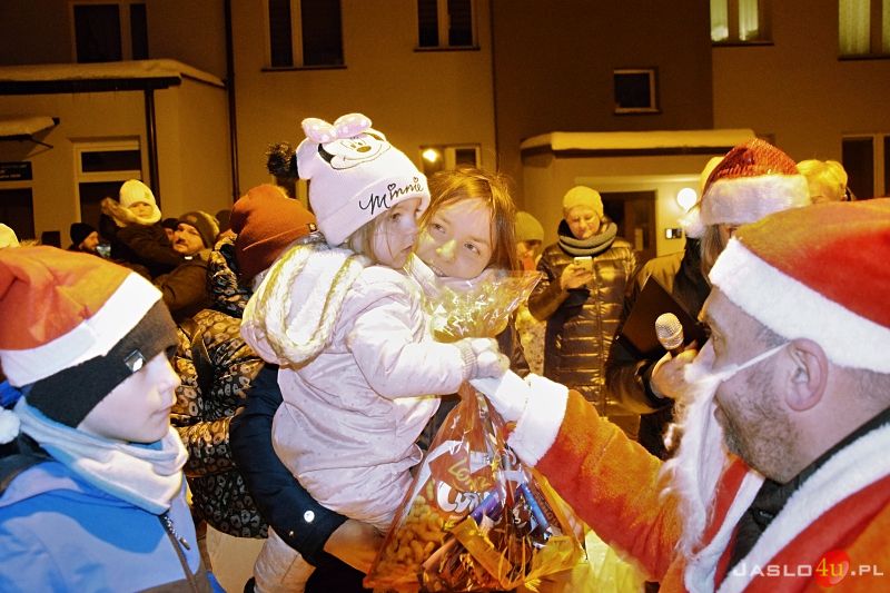 Święty Mikołaj odwiedził dzieci na osiedlu Krasińskiego-Szopena