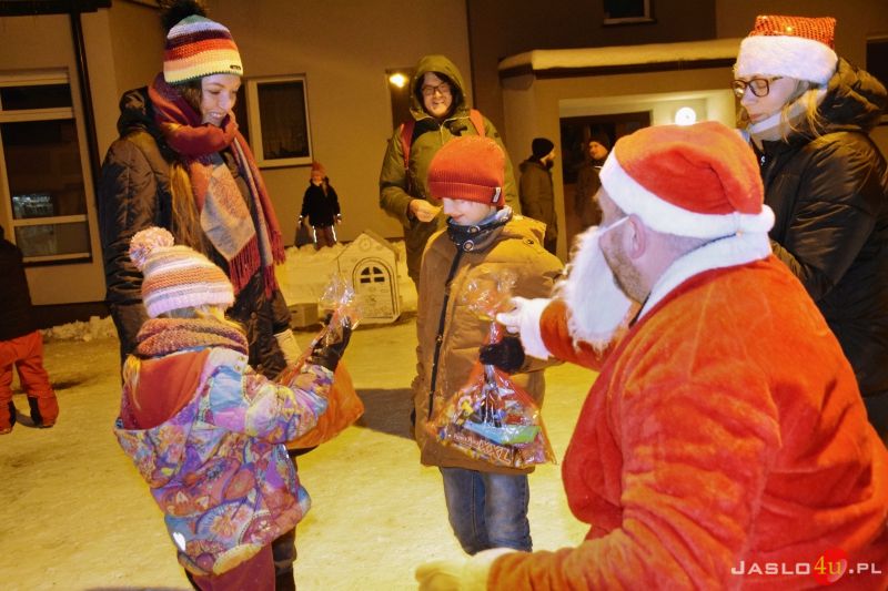 Święty Mikołaj odwiedził dzieci na osiedlu Krasińskiego-Szopena