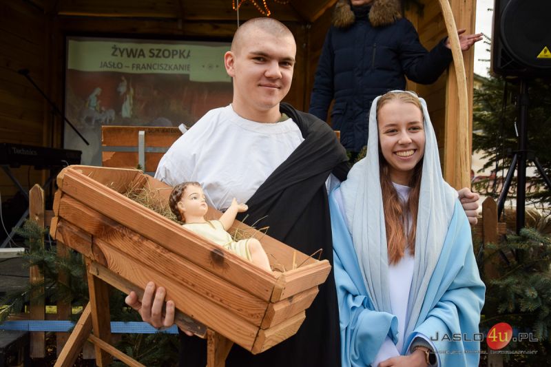 "Żywa szopka" w ogrodzie przy klasztorze oo. francizkanów w Jaśle