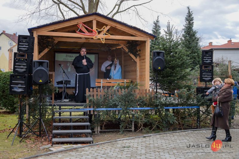 "Żywa szopka" w ogrodzie przy klasztorze oo. francizkanów w Jaśle