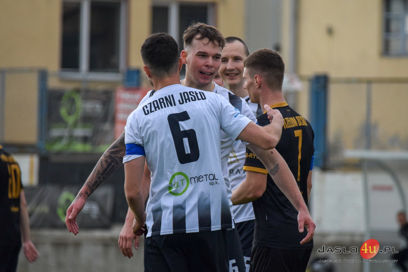 JKS Czarni 1910 Jasło - LKS Przełom Besko 5:0