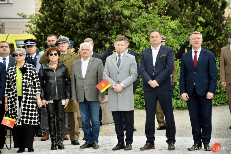 Uroczystość nadania sztandaru Miasta Jasła