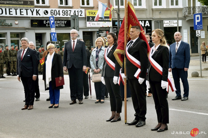 Uroczystość nadania sztandaru Miasta Jasła
