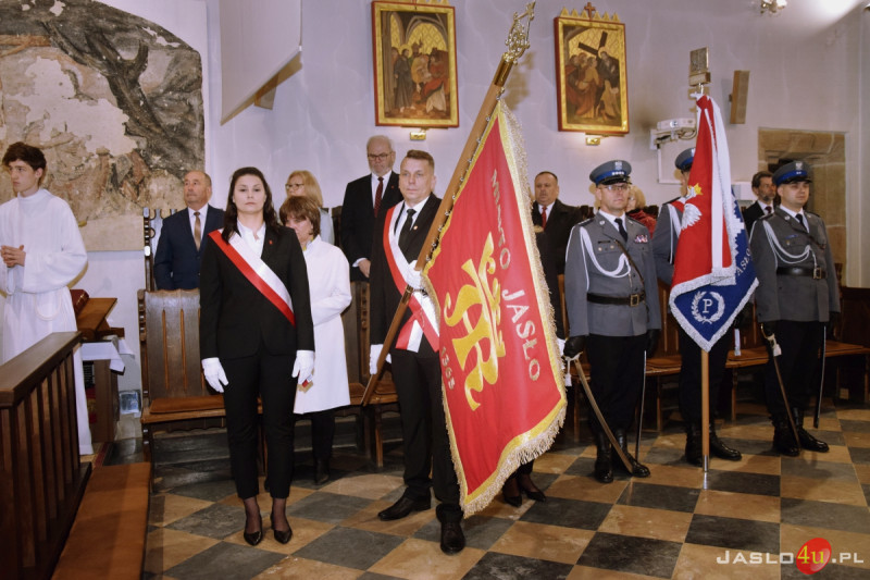 Uroczystość nadania sztandaru Miasta Jasła