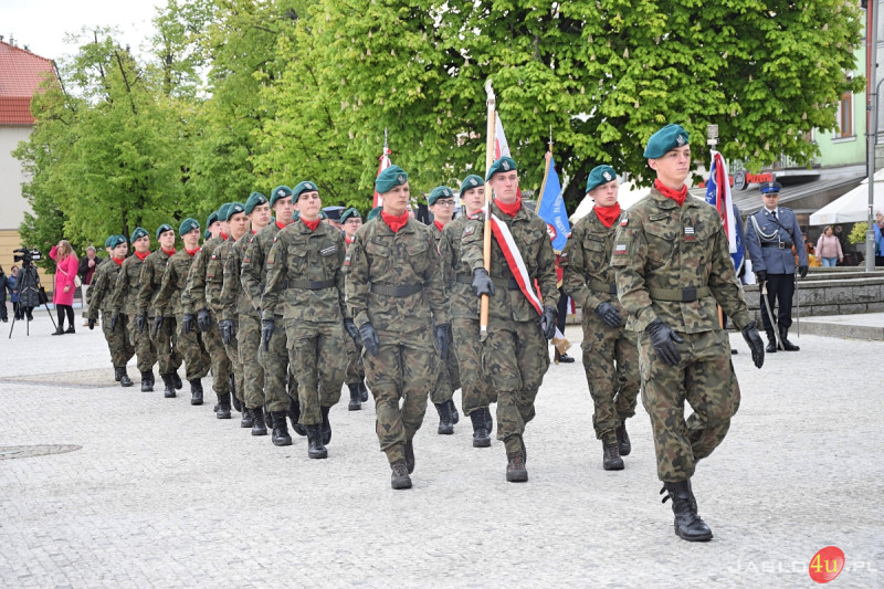Uroczystość nadania sztandaru Miasta Jasła
