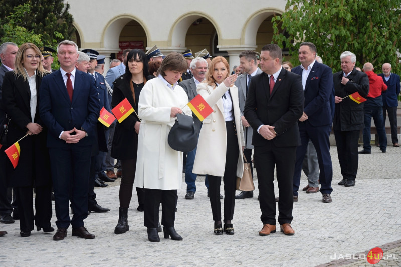 Uroczystość nadania sztandaru Miasta Jasła