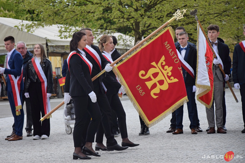 Uroczystość nadania sztandaru Miasta Jasła