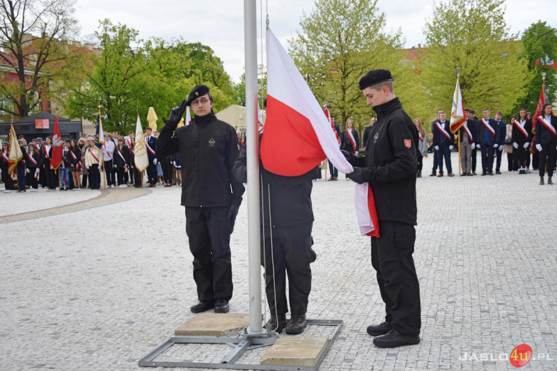 Uroczystość nadania sztandaru Miasta Jasła