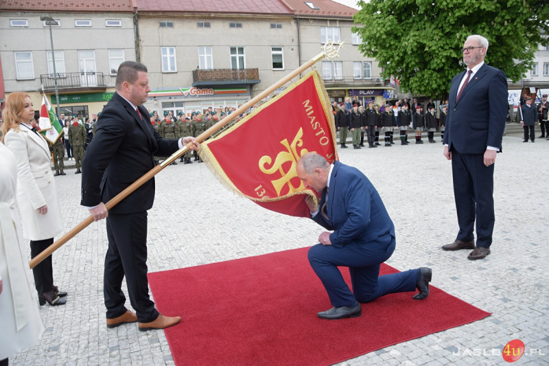 Uroczystość nadania sztandaru Miasta Jasła