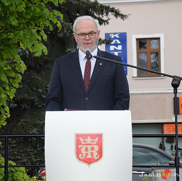 Uroczystość nadania sztandaru Miasta Jasła